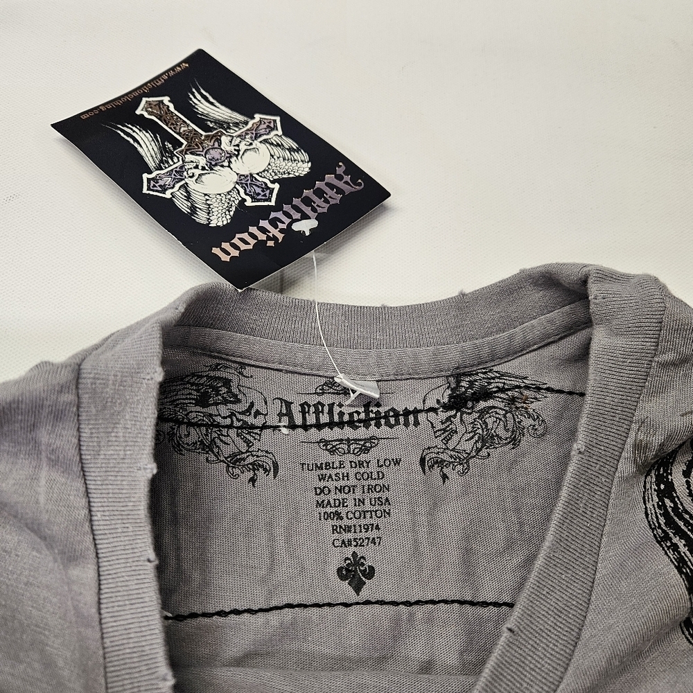 Affliction T-Shirt "DEAD OR ALIVE" Large Grey NWT Pistols - Picture 5 of 8